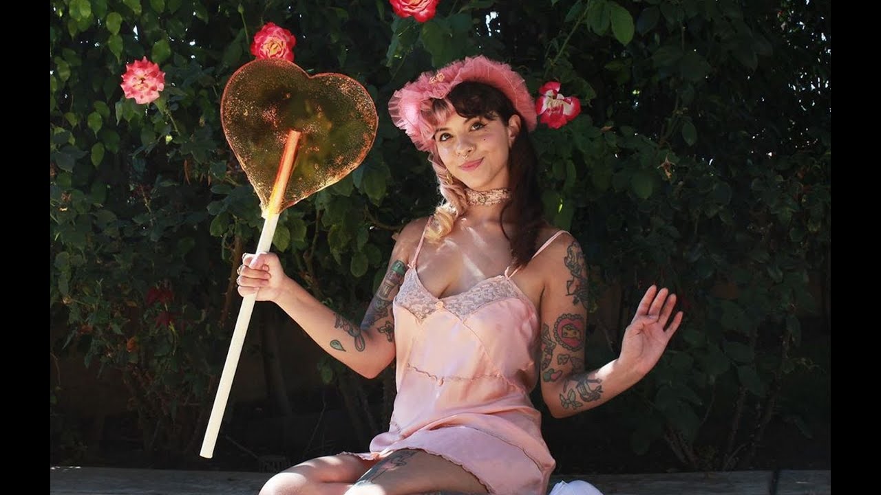 Melanie Martinez Boyfriends List (Dating History)