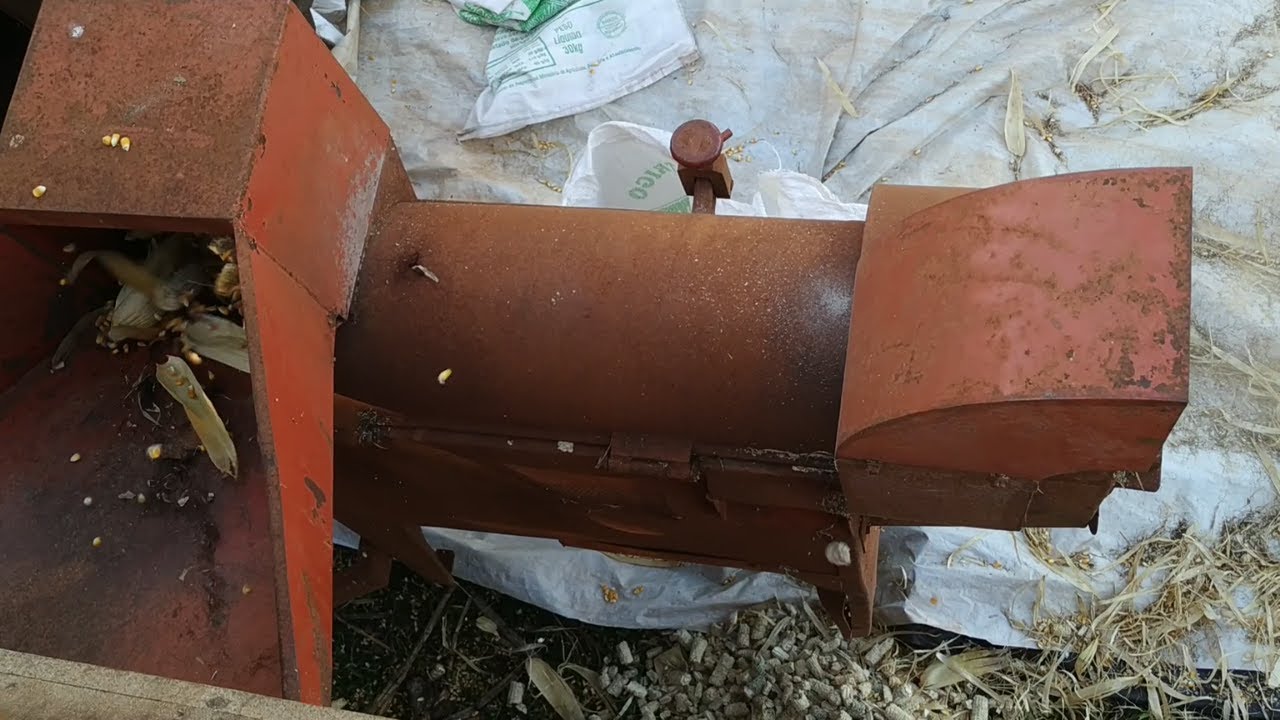 Debulhador de milho antigo