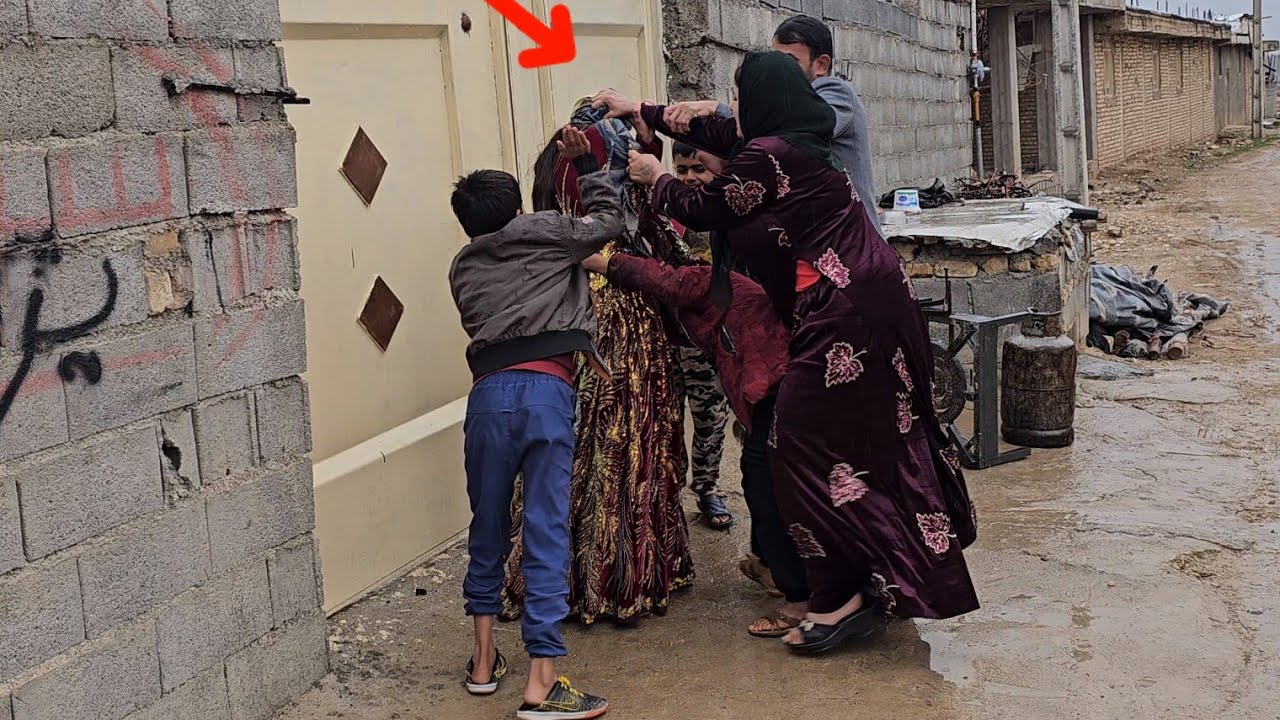 Faraj, his second weight, went to Maryam's house, and Maryam arrived and threw them out of the house