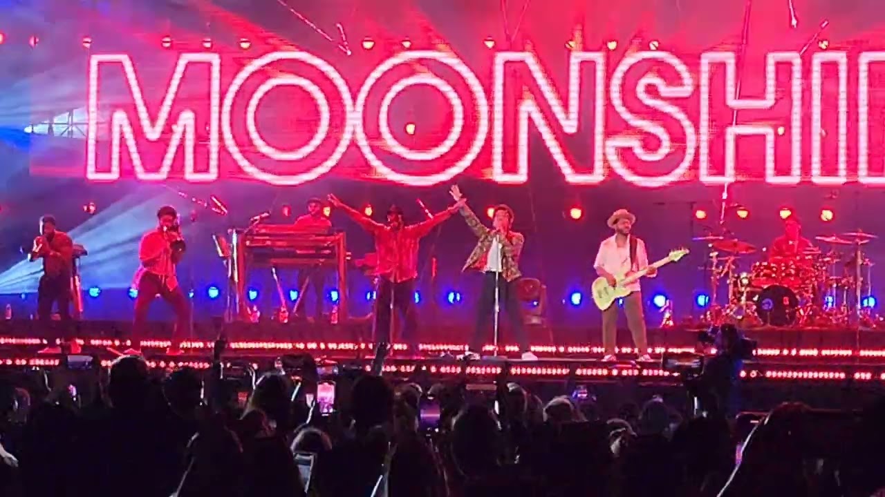 Bruno Mars [Moonshine] @ 2022 Allianz Stadium Live in Sydney - By Botin