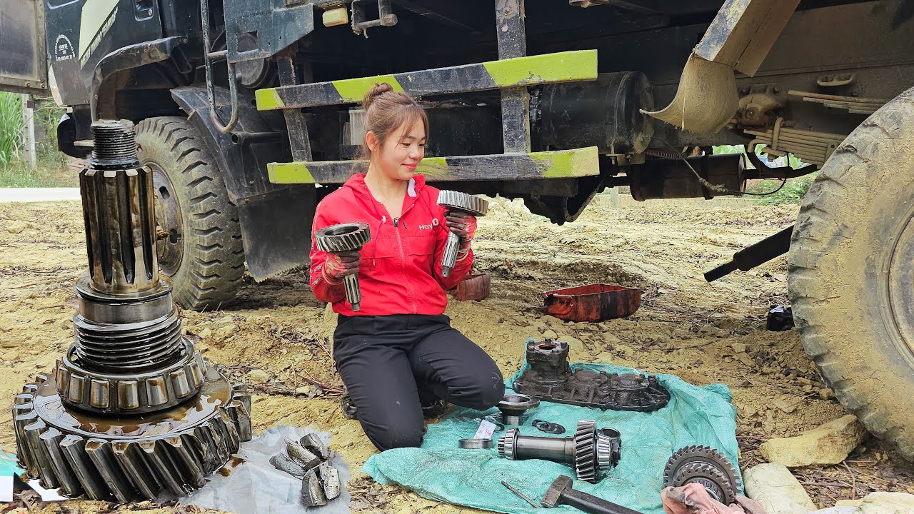 Mechanic girl rescues a truck with a broken transmission shaft