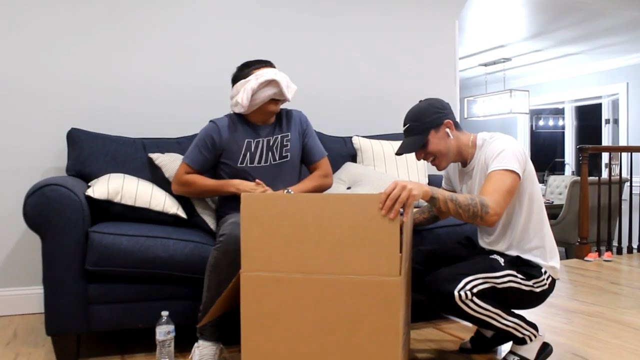GUESS WHATS IN THE BOX CHALLENGE!?