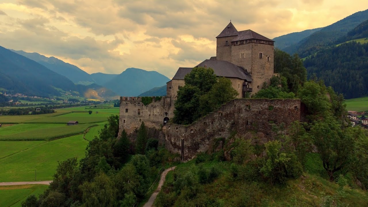 Reifenstein Castle - Castel Tasso, Sterzing/Vipiteno, Jižní Tyrolsko - Itálie 4K video