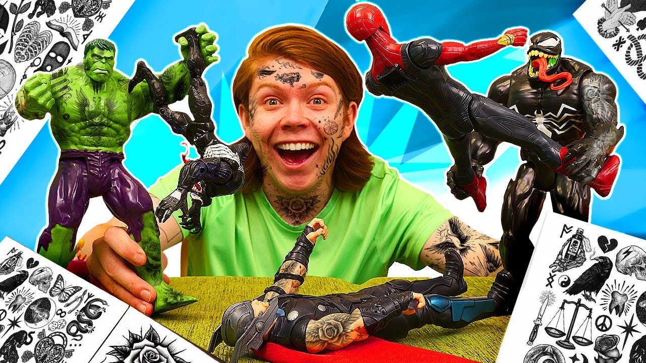 Les super-héros en jouets au salon de tatouage. Vidéo pour garçons. Jeux créatifs