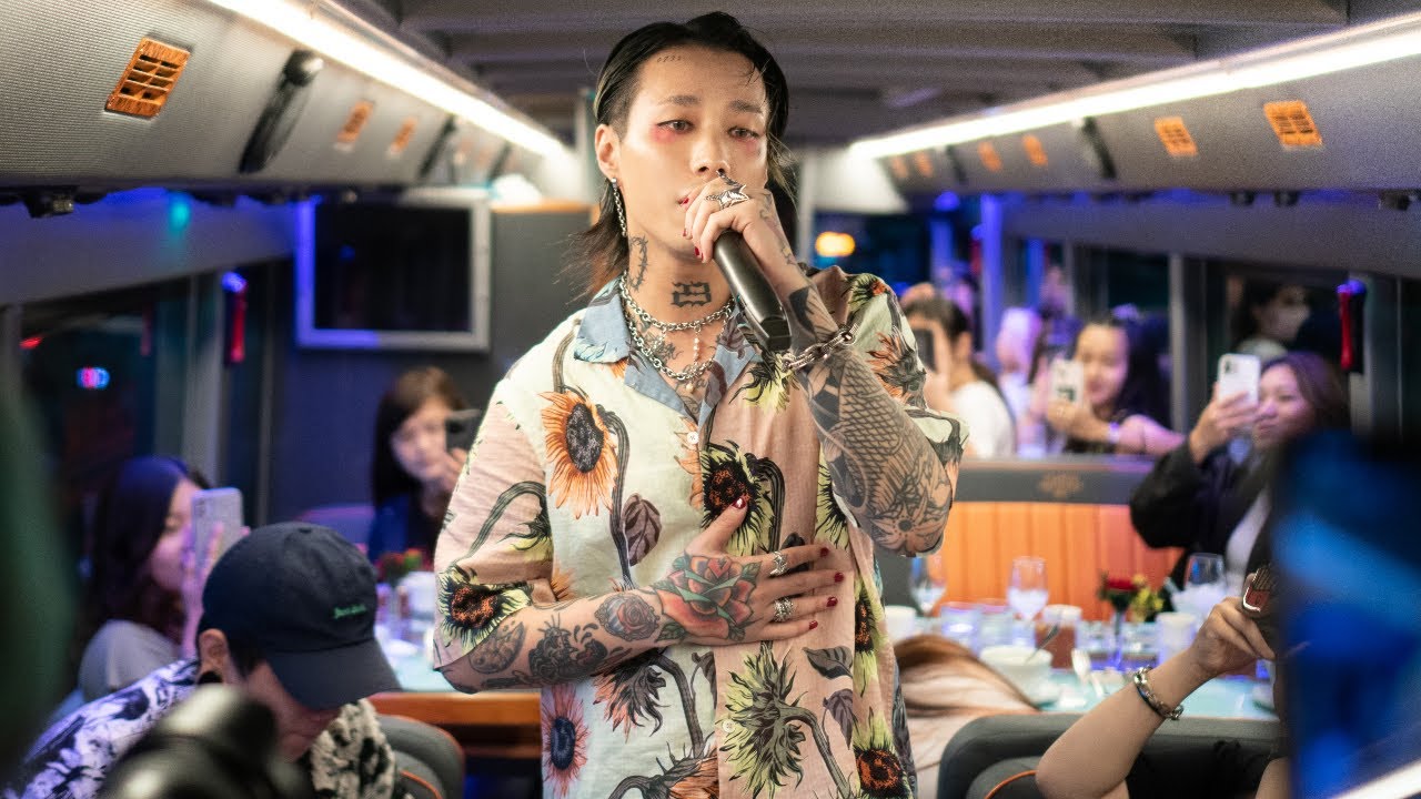 【Marz23零距離與粉絲互動、共進晚餐！現場嗨唱經典歌曲炸翻｜潮癮巴士活動記錄】