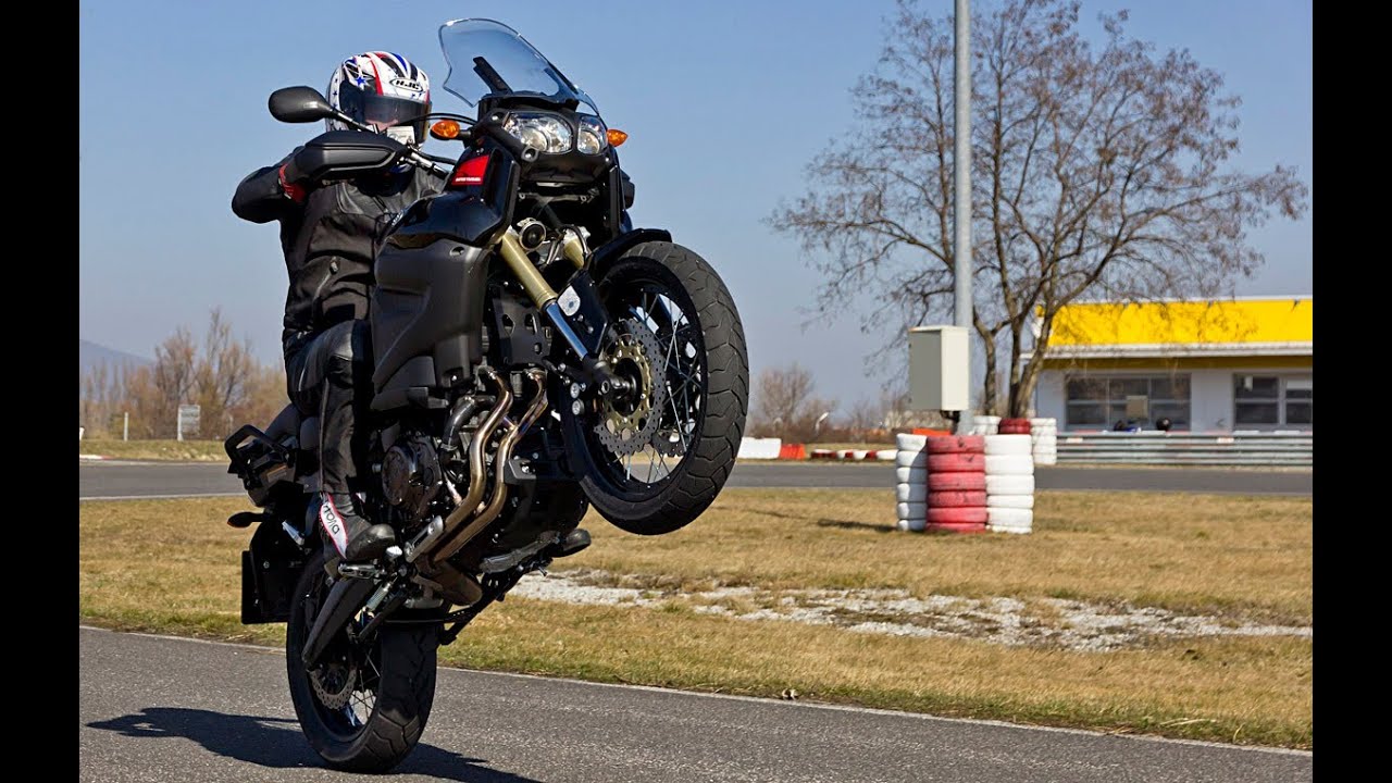 Yamaha XT1200Z Super T&eacute;n&eacute;r&eacute; Action Video