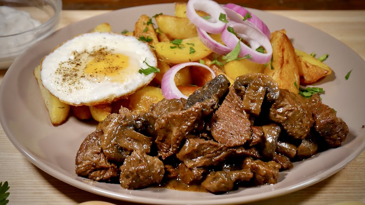 Вдохновение для прекрасного обеда! Хрустящее мясо с грибами и роскошным соусом!