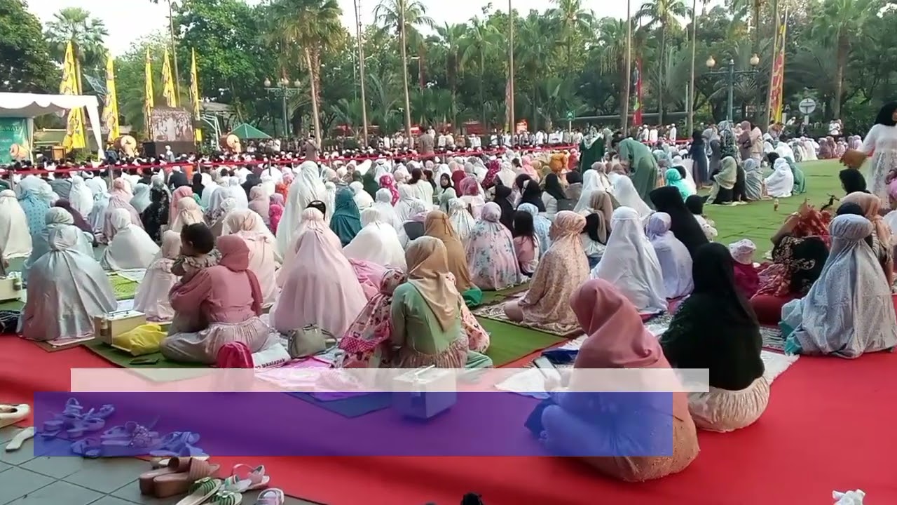 Sholat Idul Fitri 1444 H di halaman Balaikota DKI Jakarta