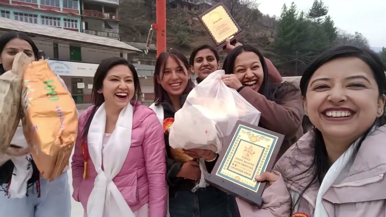 आज अपने ही school में   एक साथ दो momentos मिले मुझे 🥰 🏆