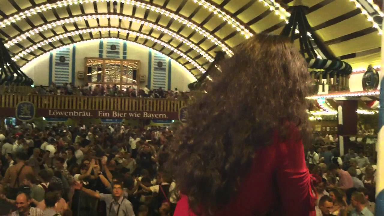 Oktoberfest München 2011 im Löwenbräu Zelt