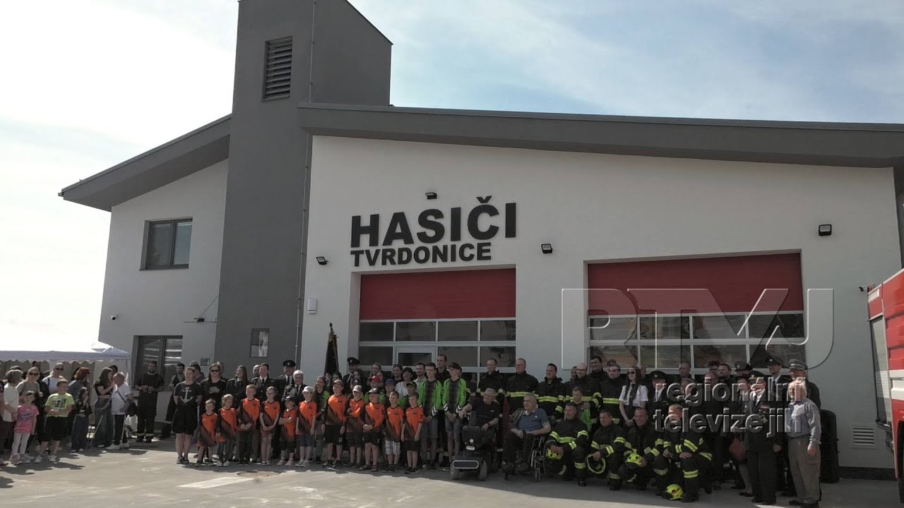Slavnostní otevření nové hasičské zbrojnice v Tvrdonicích přilákalo spoustu diváků