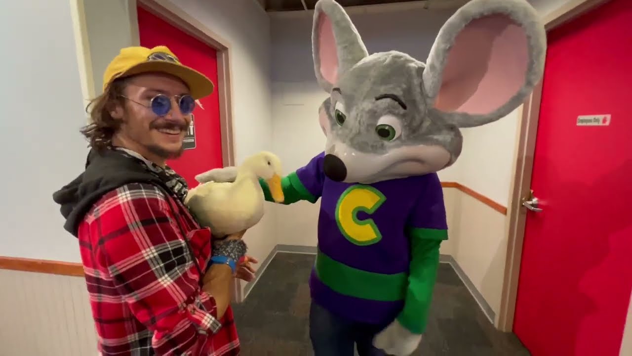 Я отнесла утку в Chuck E Cheese