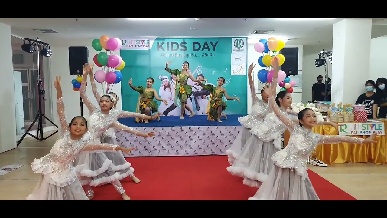 จินตลีลาประกอบเพลงลม-สาธิต ทม.ราชบุรี @วันเด็กRobinson Lifestyle