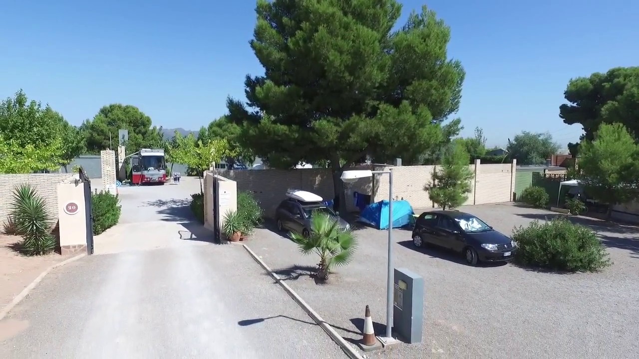 Dron sobrevuela Camping Valencia Camper Park