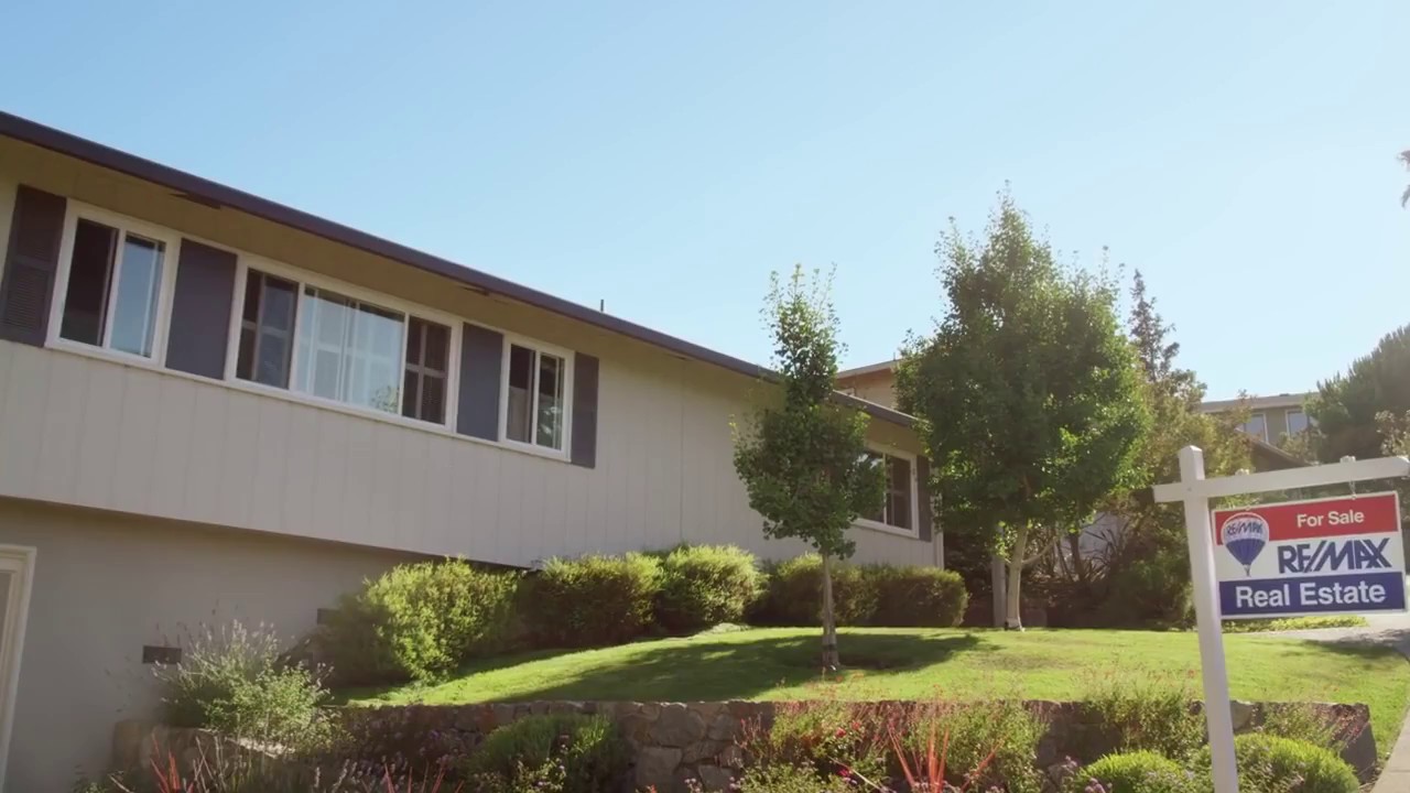 The Sign of a REMAX Agent