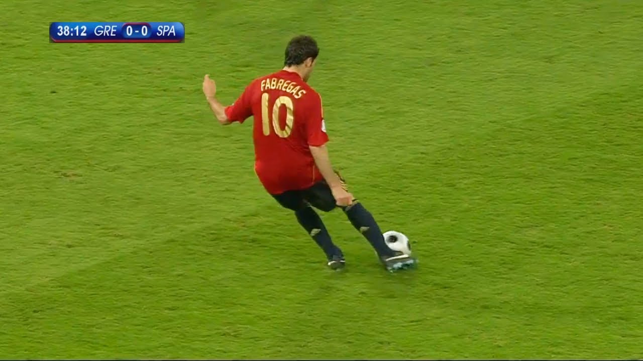 Cesc Fabregas Made Football Look Easy 🤩