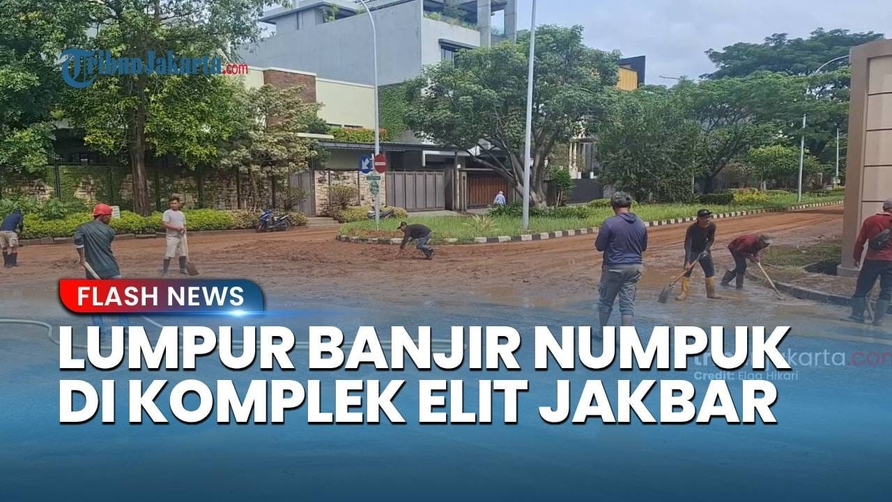 Proyek Tanggul Picu Banjir, Lumpur Masih Tutupi Jalan di Perumahan Elit di Jakarta Barat