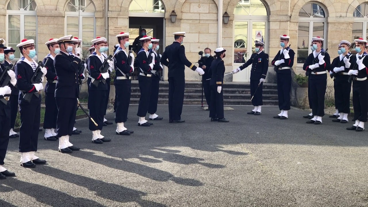 Les jeunes de la Préparation Militaire Marine de Bordeaux reçoivent leur fanion