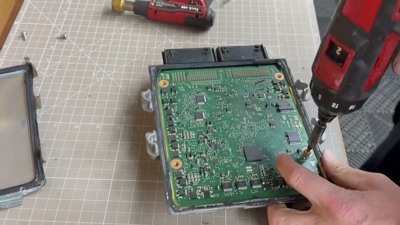 SID212 ECU opening for unlock Ford Transit Ranger