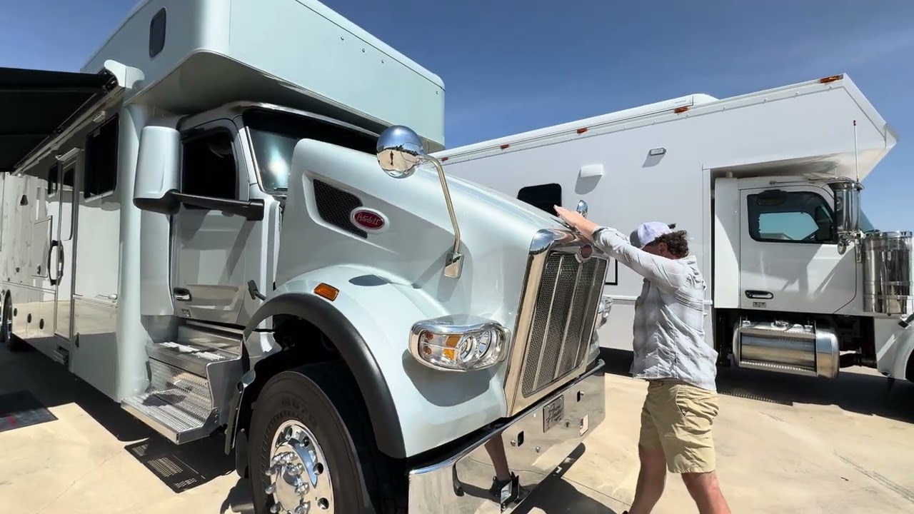 ПРОДАН 2024 Showhauler 1.5 Bath Bunk House от Performance Motorcoaches