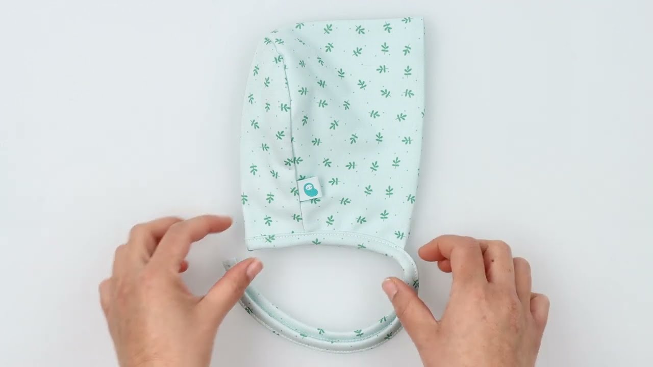 Touca para Beb&eacute; Verde com padr&atilde;o de Folhas - Bean.pt