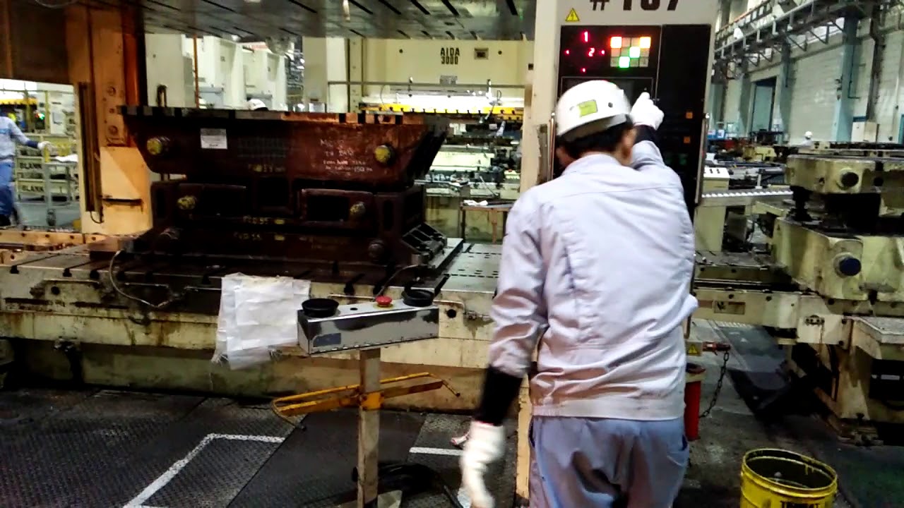 Cara memasang dies mesin stamping 600 ton tandem