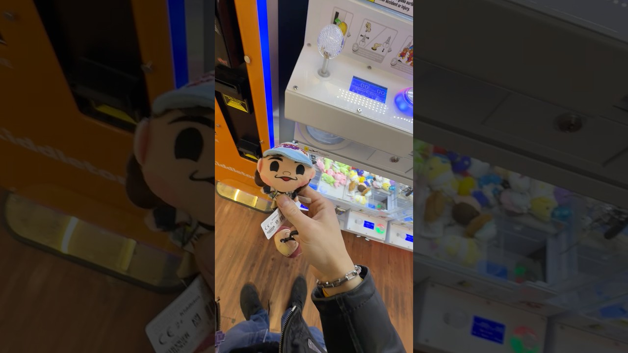 Dustin Stranger Things Plush Claw Machine WIN! 😱 #clawmachine #fyp #shorts