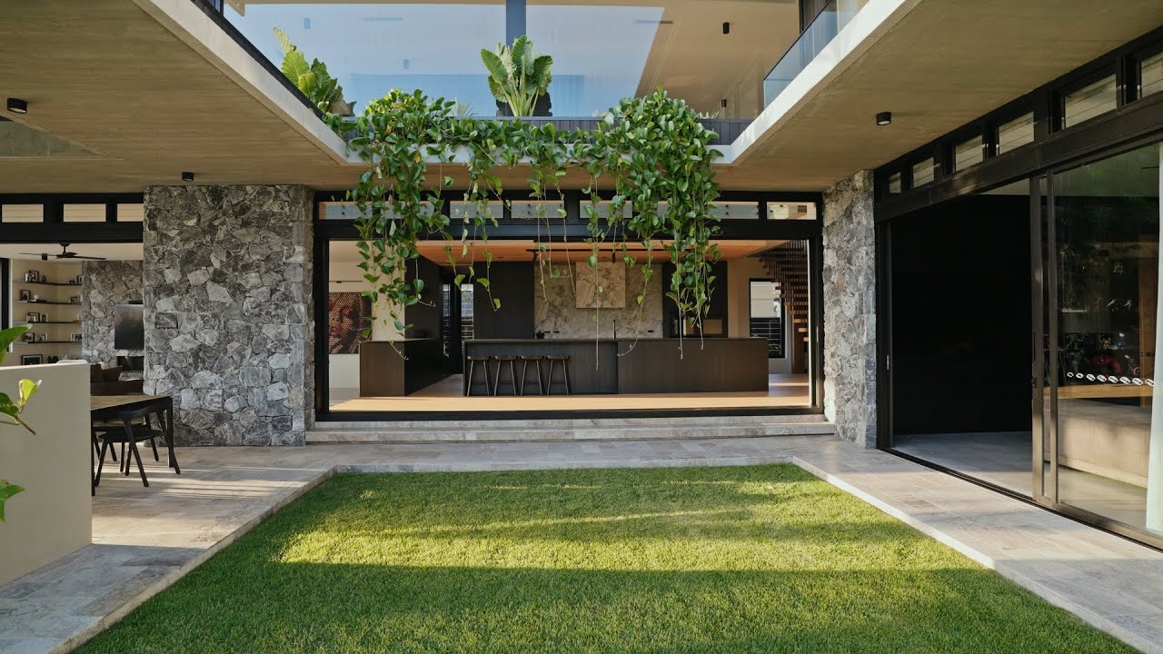VESPA | Luxurious Waterfront Living on the Isle of Capri, Gold Coast | Modern Subtropical Design