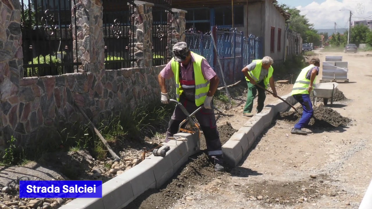 🚧Pe străzile Cucului și Salciei se efectuează montarea bordurilor.