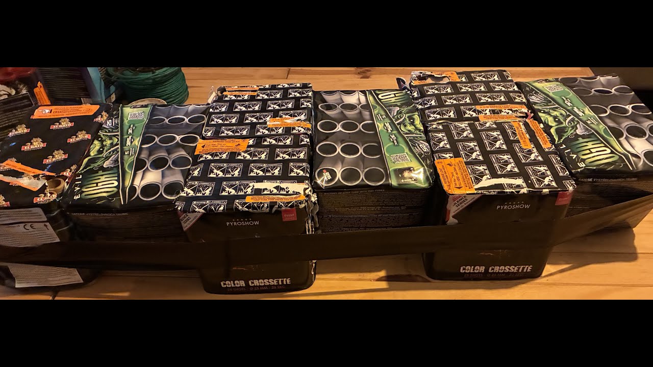 Crosette-Waaier-Salute Project! 225`s ( 2774Gr.NEM Totaal )