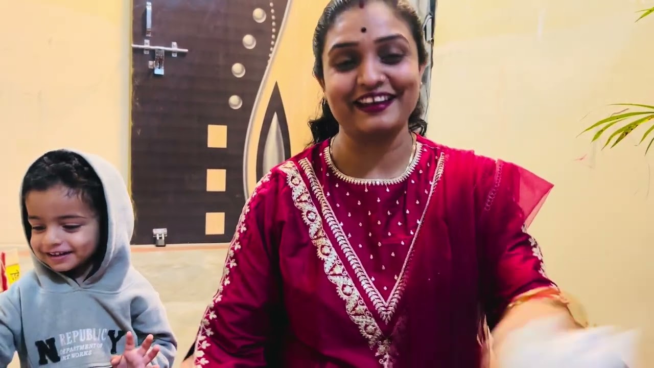 महिलाओं कि पहली पसंद 👍 #womenfashion #saree #indianfashion #buynow #partyweardress 
