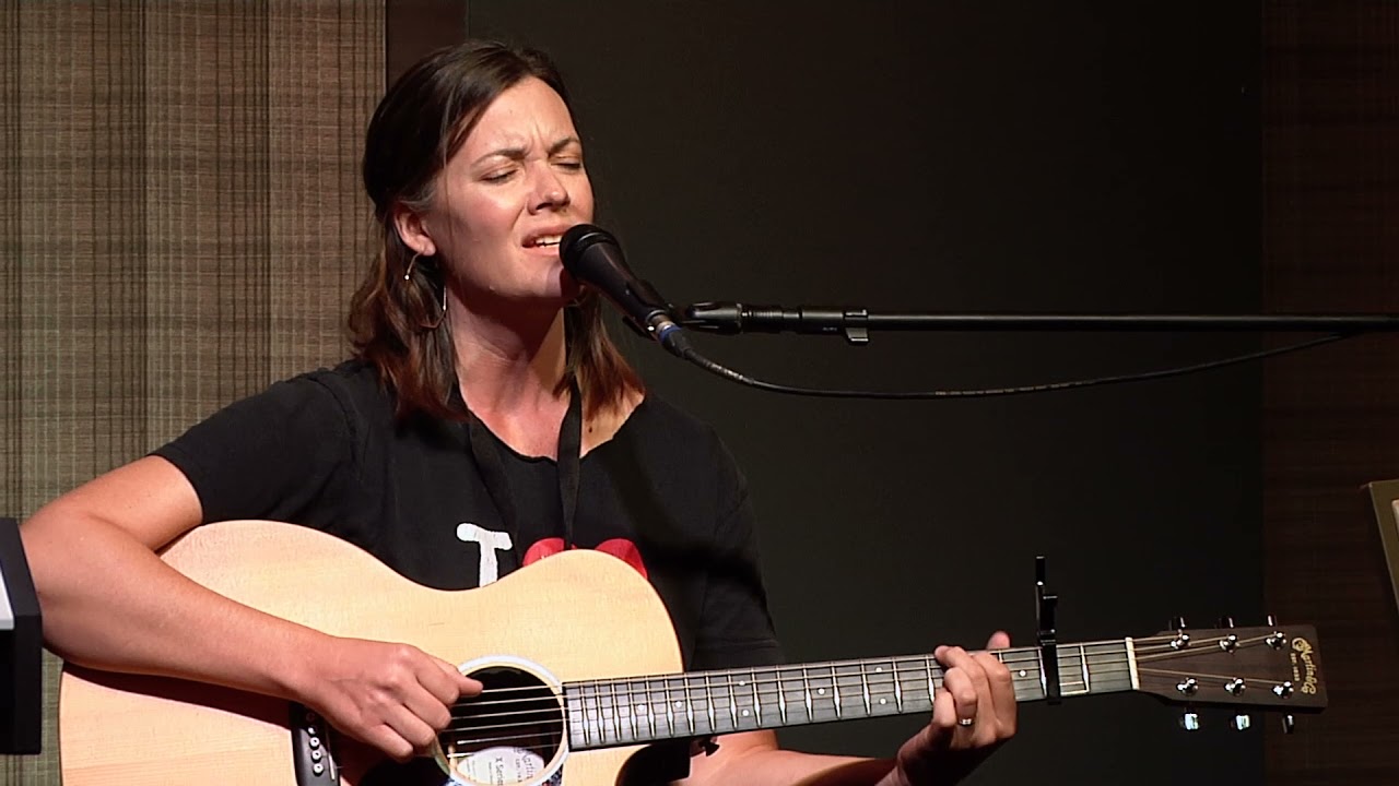 Hannah Miller performing 