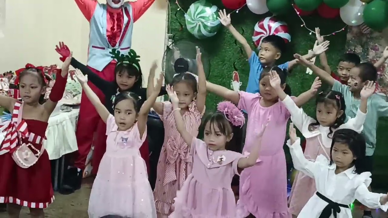 We wish you a Merry Christmas kinder part 3@Michelle-h8o9o 