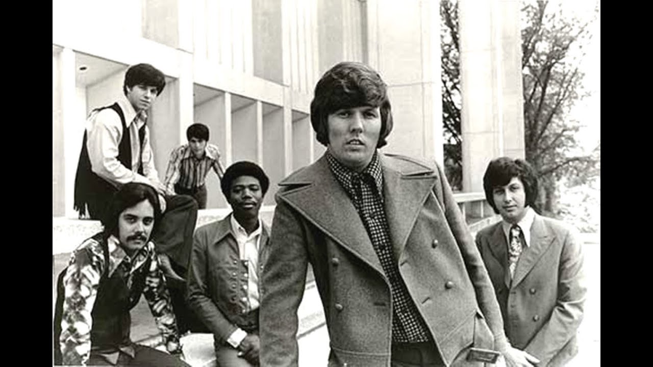 TRACES (Lyrics on screen) - CLASSICS IV  ft. Dennis Yost