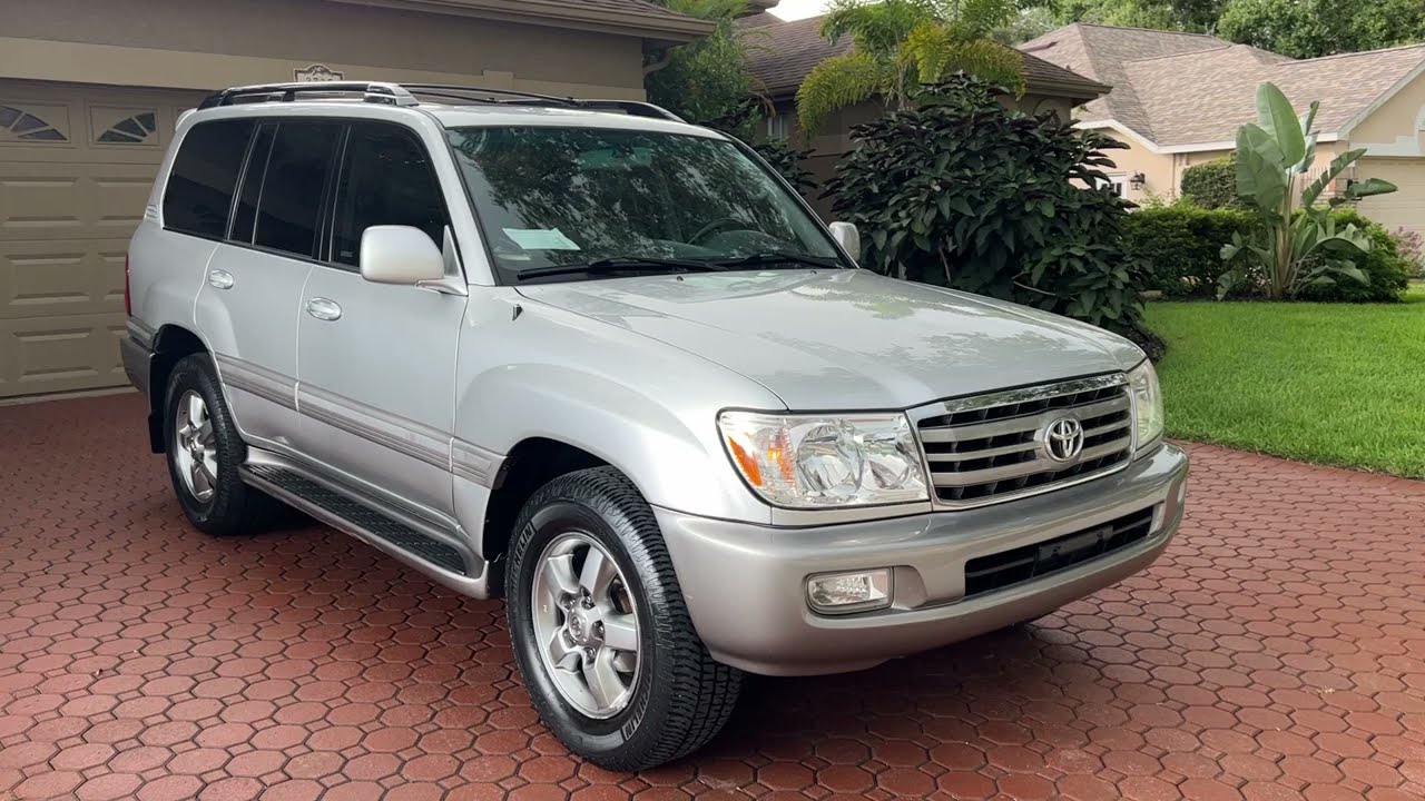 2006 TOYOTA LAND CRUISER 4X4 V-8 IMMACULATE OVER 56 TOYOTA DEALER SERVICE RECORDS NEWER TIMING BELT!