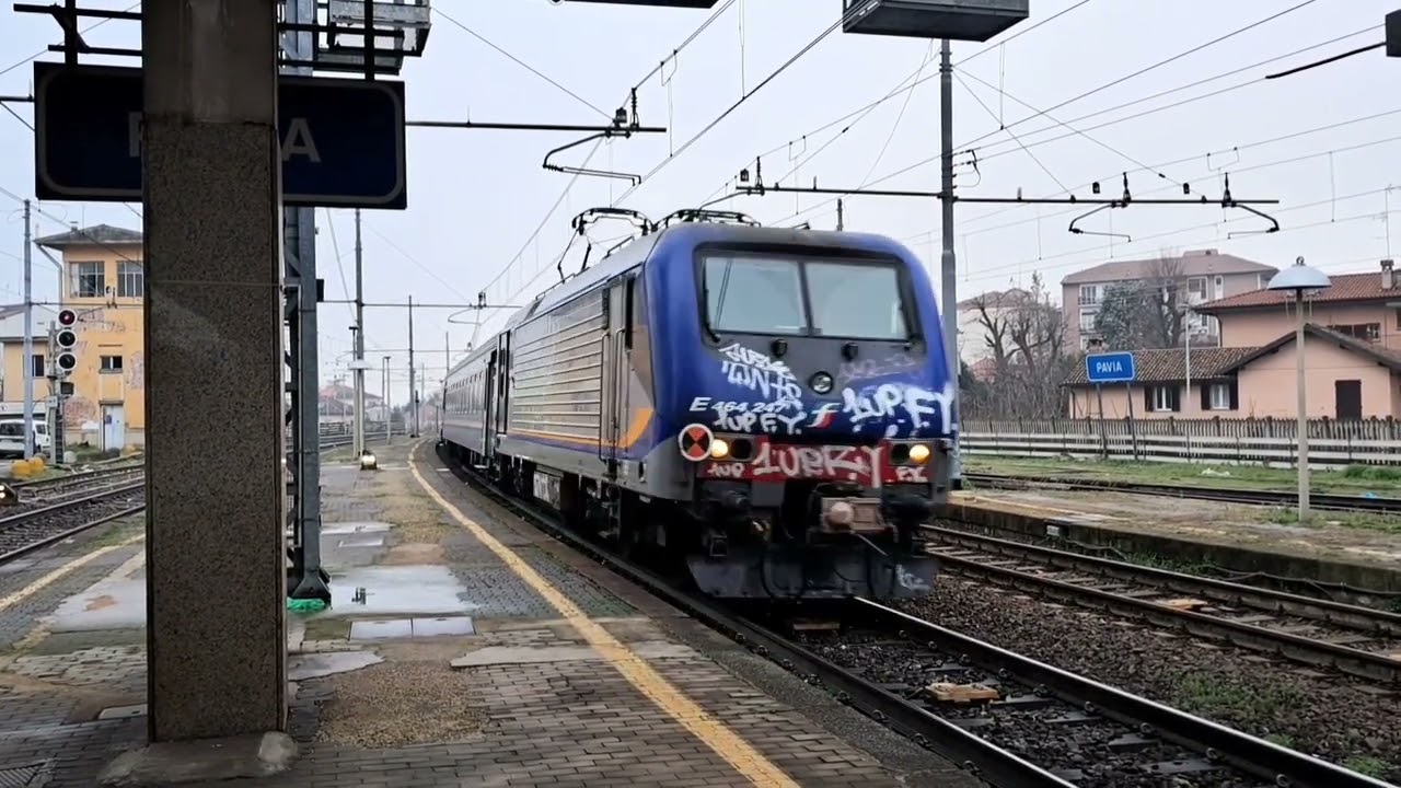 Il traffico ferroviario nella stazione di Pavia
