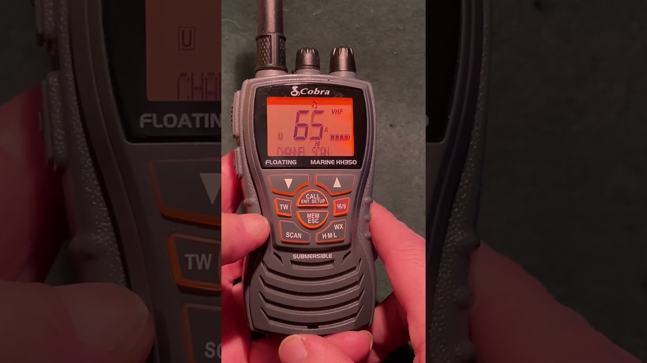 Cobra Floating Marine Submersible VHS Radio HH350