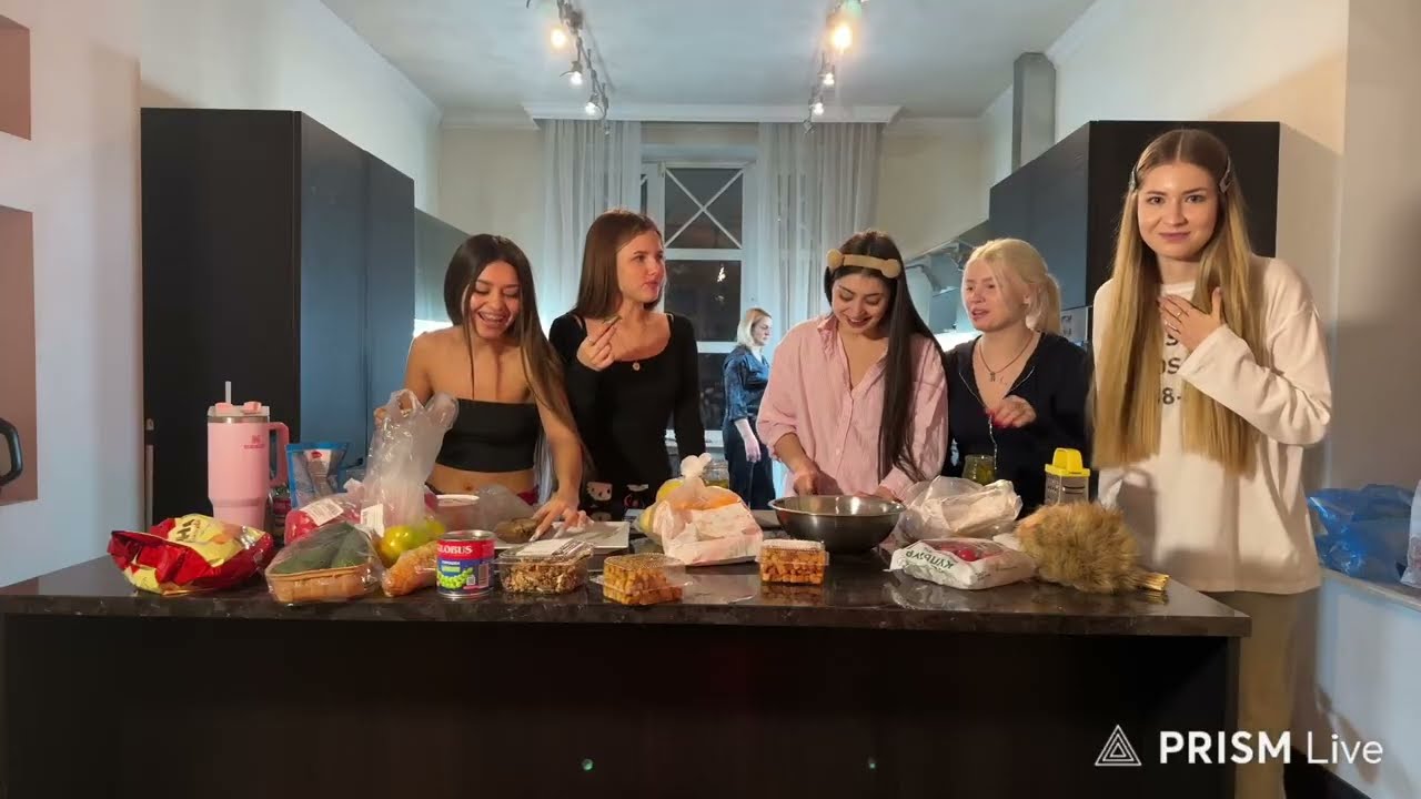 готовим всем hype house к новому году + вопросы // стрим милены (джами соня катеси ариша мехрона)