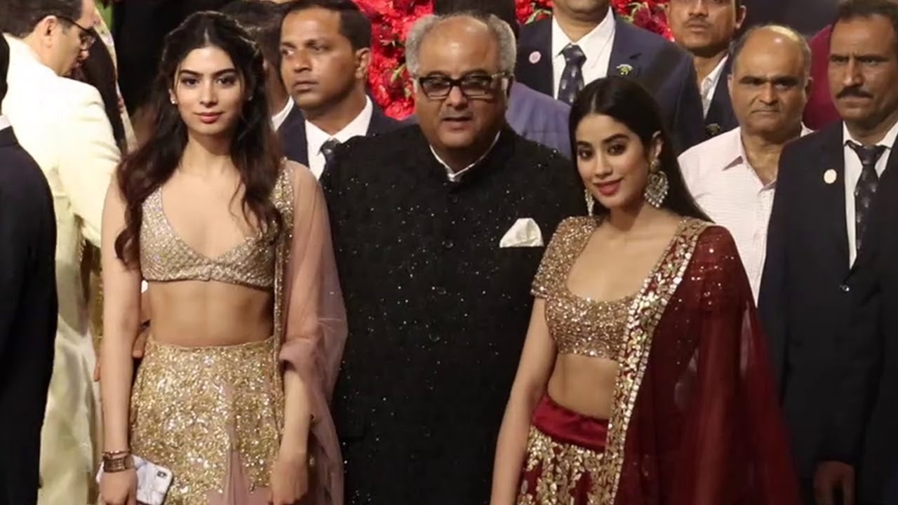 Janhvi Kapoor, Khusi Kapoor & Boney Kapoor At Isha Ambani & Anand Piramal Wedding