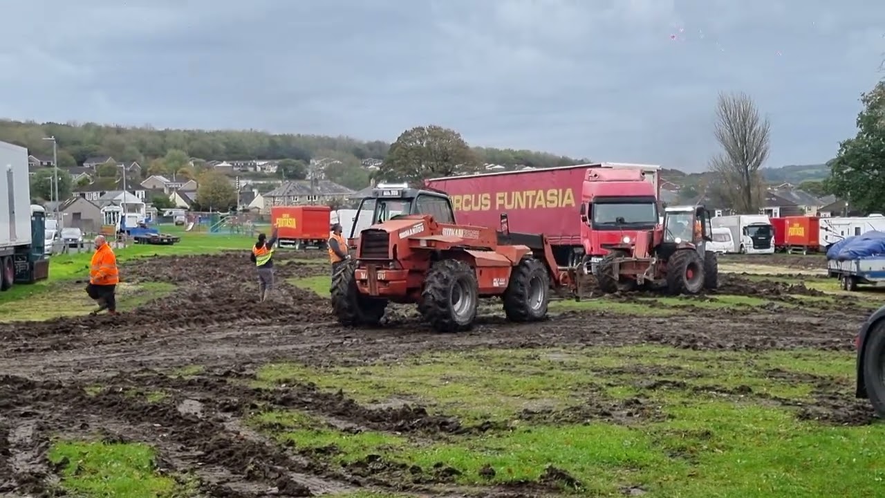 CIRCUS FUNTASIA PULL OFF AT BODMIN FAIR PARK ITS A TAD MUDDY.