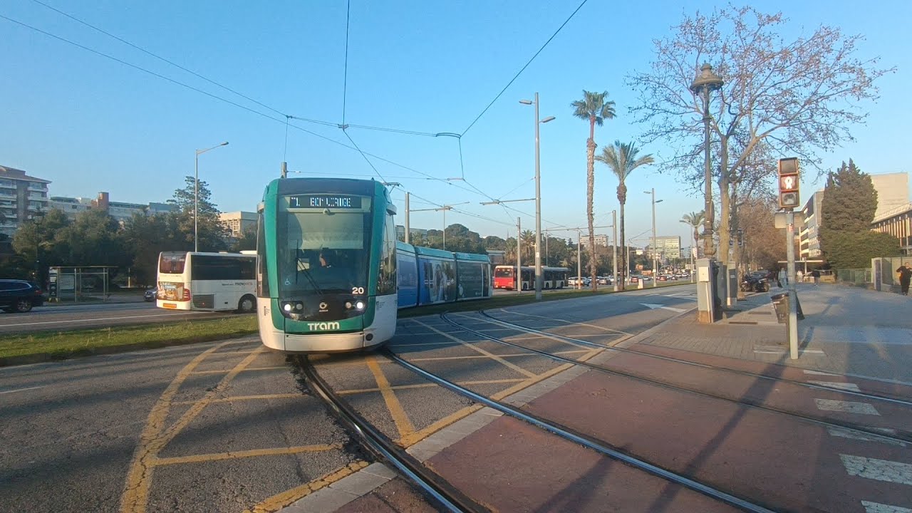 🇺🇦Трамвай б/н 111.20 (Alstom Citadis 302) прибуває до з.п. Zona Universitària