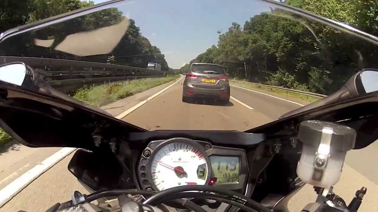 Suzuki GSXR 750 vs BMW S1000RR (GoPro Hero 2)