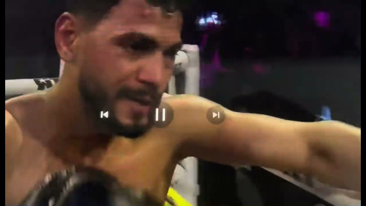 &lsquo;ELBOW&rsquo;?! SLOW MO Espinoza v Ramirez #boxing #featherweight #espinoza #ramirez