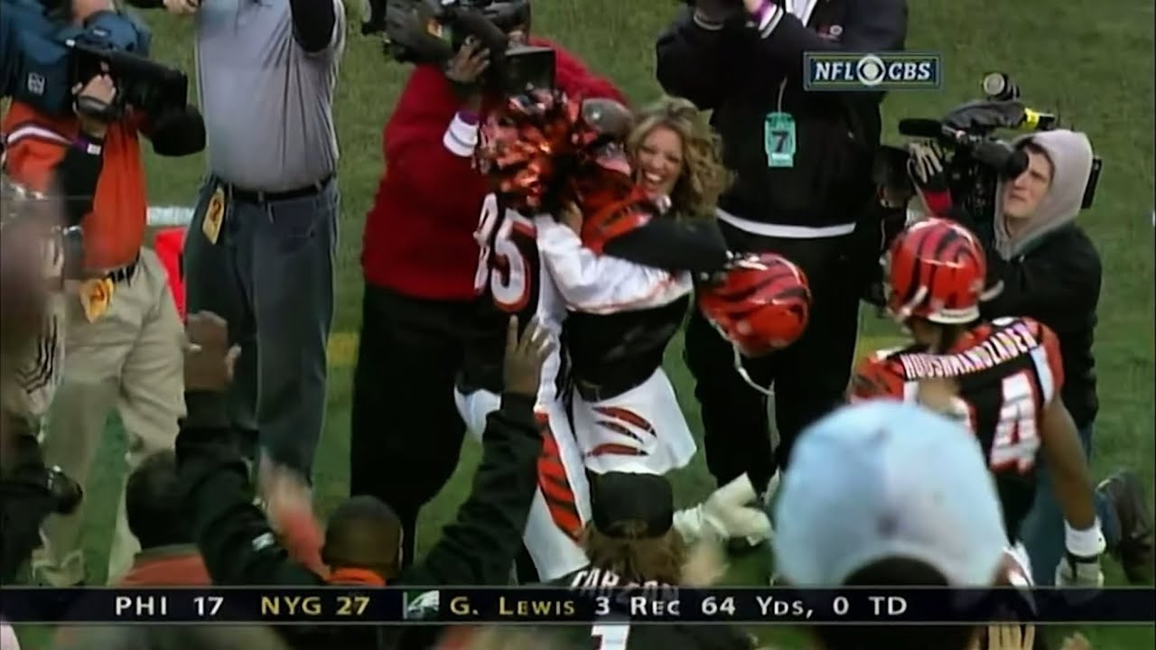 Chad Ochocinco Proposes To Cheerleader After Touchdown 2005 Colts at Bengals (4K60fps)