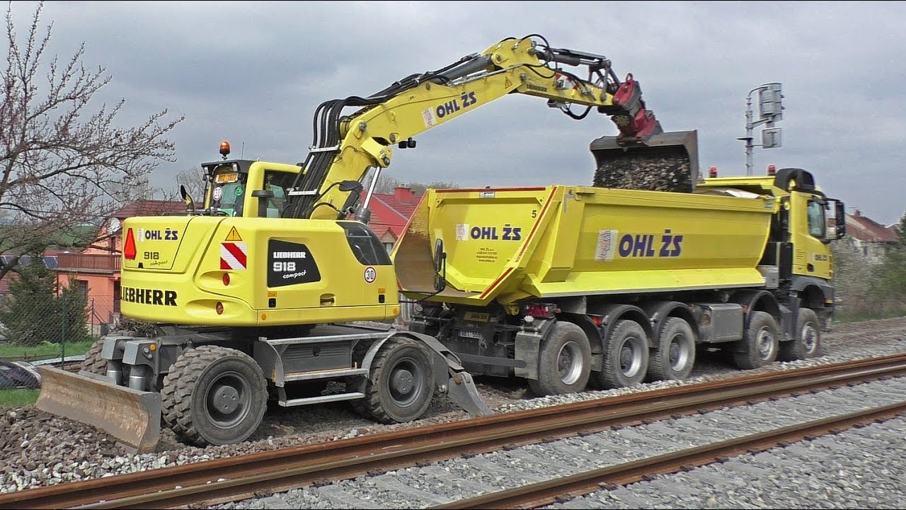 Liebherr 918 load Mercedes Arocs 10x6
