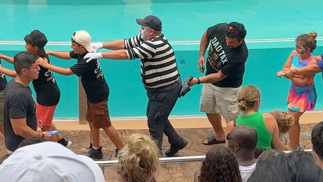 Tom the mime will always make you laugh (FULL SHOW)