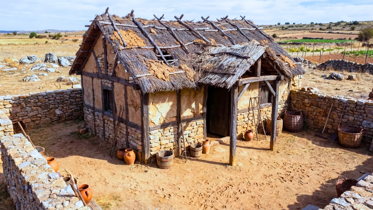 Así Era Una Casa de Familia Pobre en la Edad Media – Documental Medieval