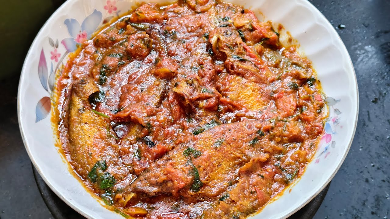 টমেটো দিয়ে পাবদা মাছ ভুনা।