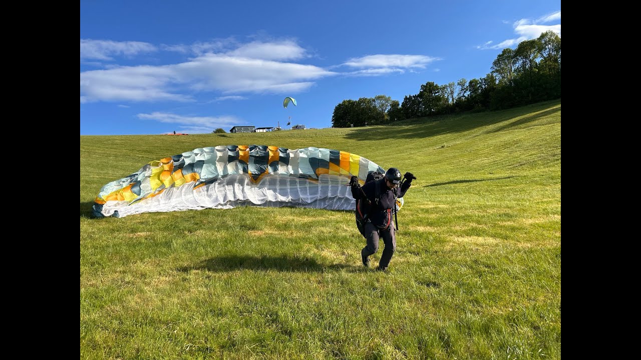 Gleitschirmfliegen an der Ronneburg 2025 05