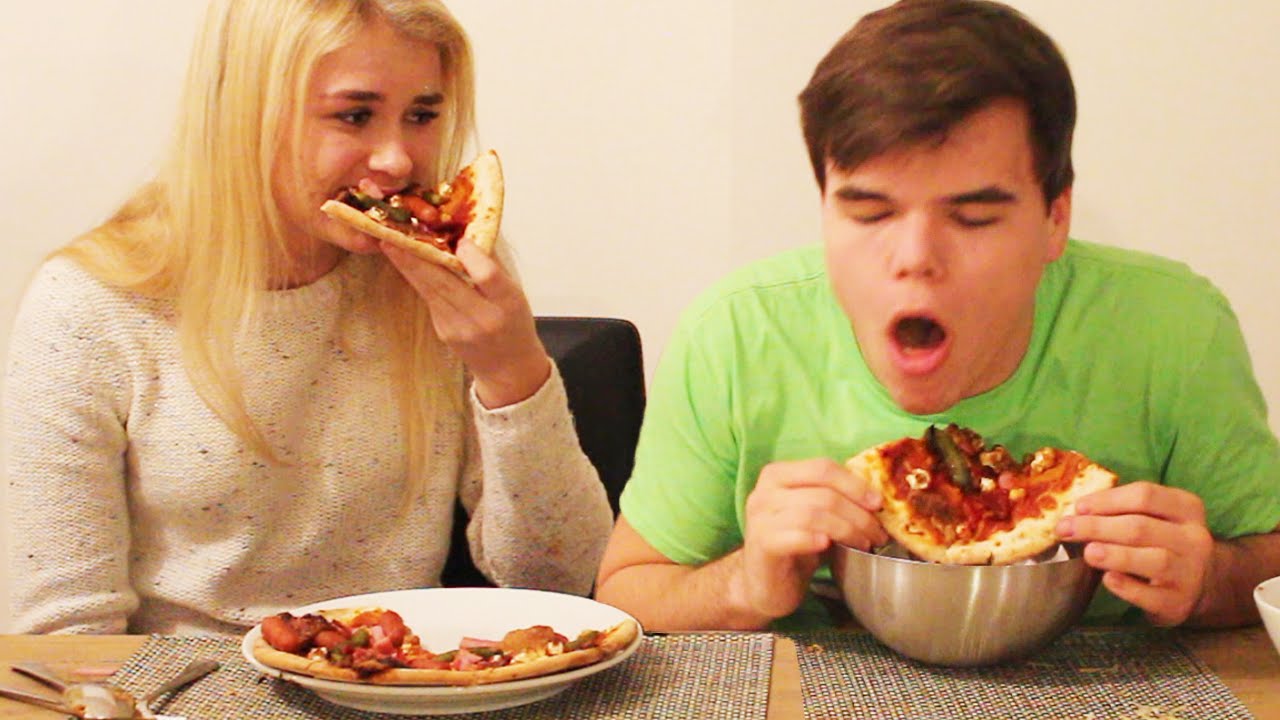 GROSS PIZZA CHALLENGE WITH GIRLFRIEND!